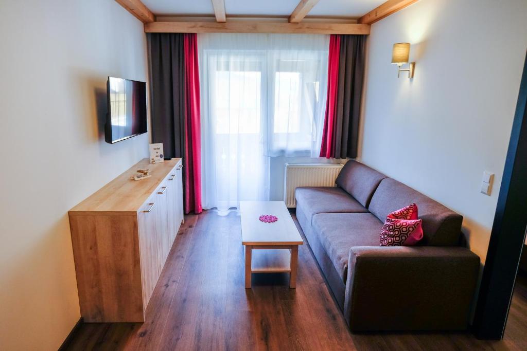 TV a/nebo společenská místnost v ubytování Aktiv Hotel Karnia