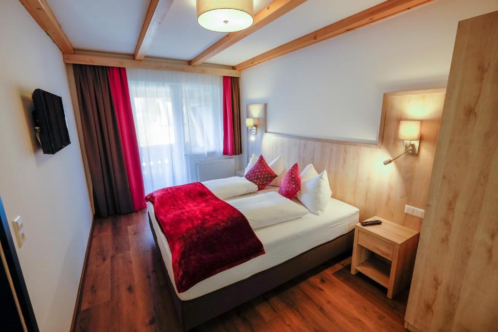 Postel nebo postele na pokoji v ubytování Aktiv Hotel Karnia