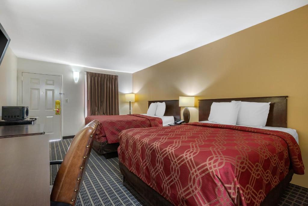 Postel nebo postele na pokoji v ubytování Econo Lodge