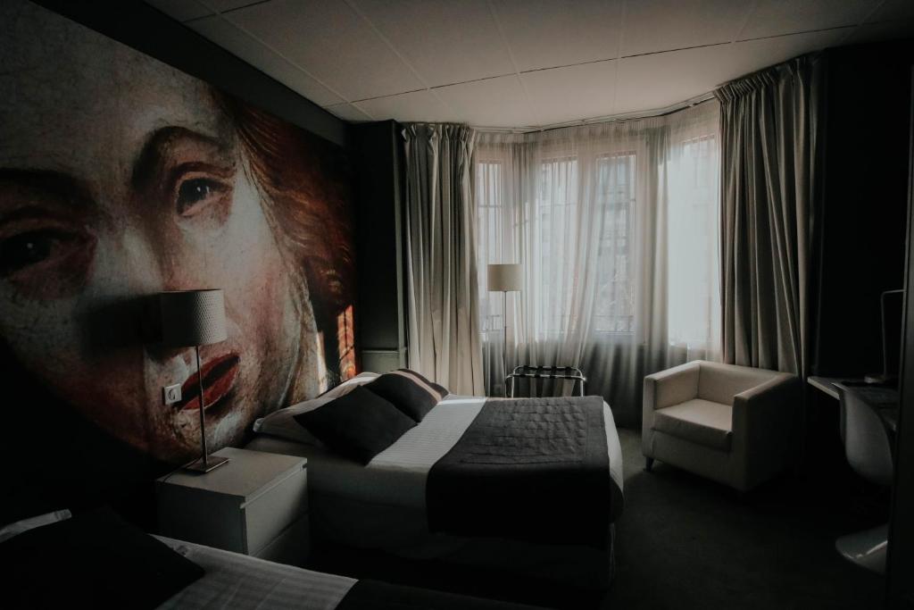 Postel nebo postele na pokoji v ubytování Hôtel Cecyl Reims Centre