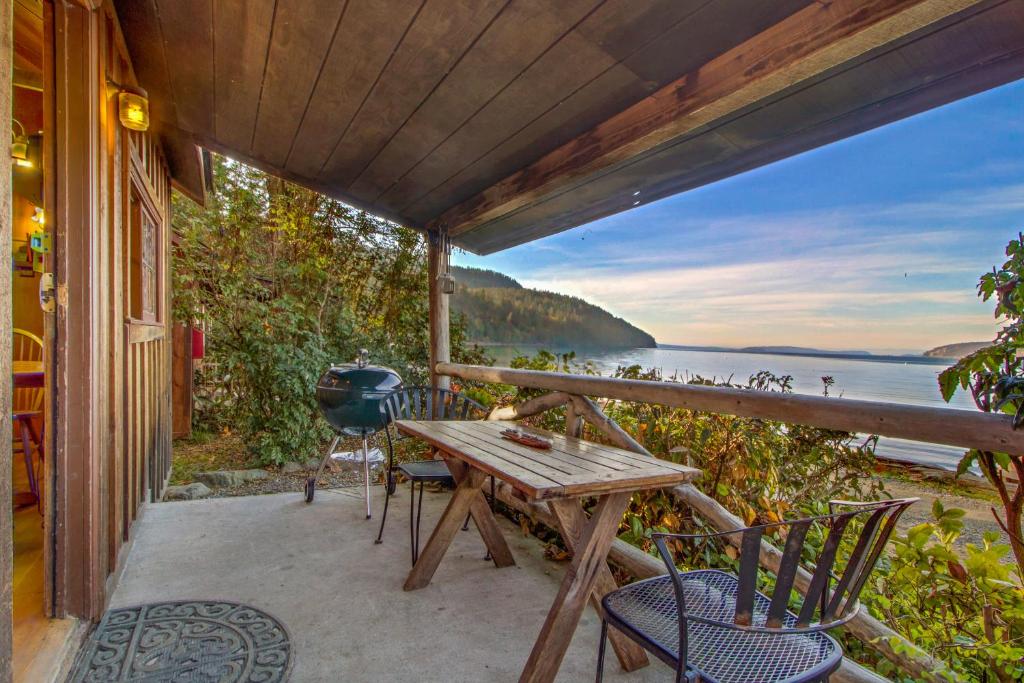 West Beach Resort - Bungalow - Waterfront