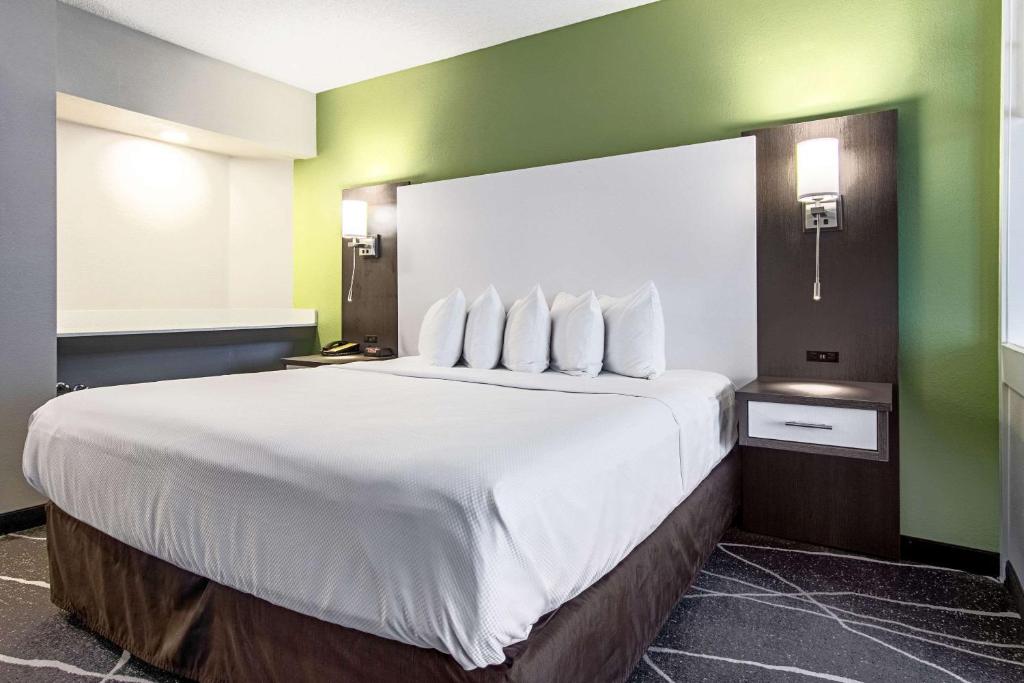 a large white bed in a hotel room at Clarion Inn Willow River in Sevierville