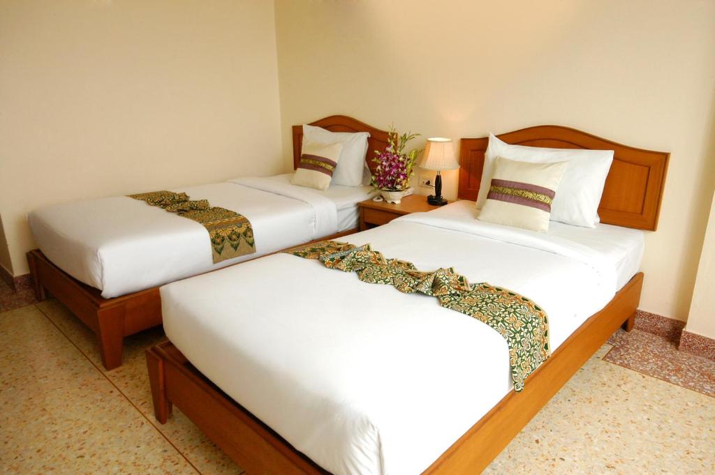 Postel nebo postele na pokoji v ubytování Krabi Phetpailin Hotel