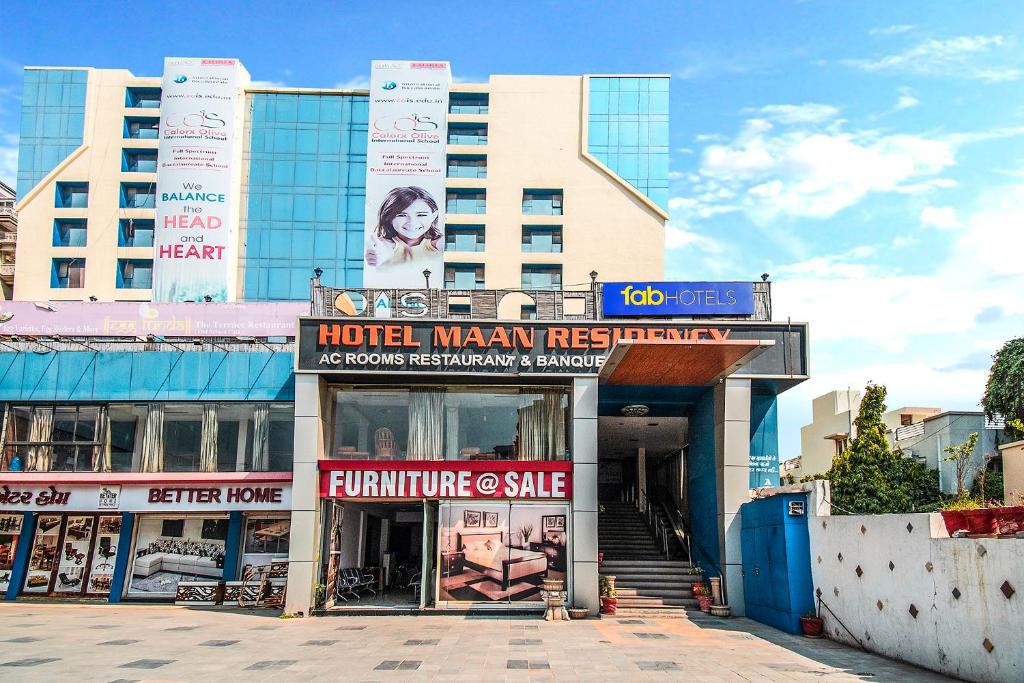 Hotel Maan Residency Satellite Road - Housity