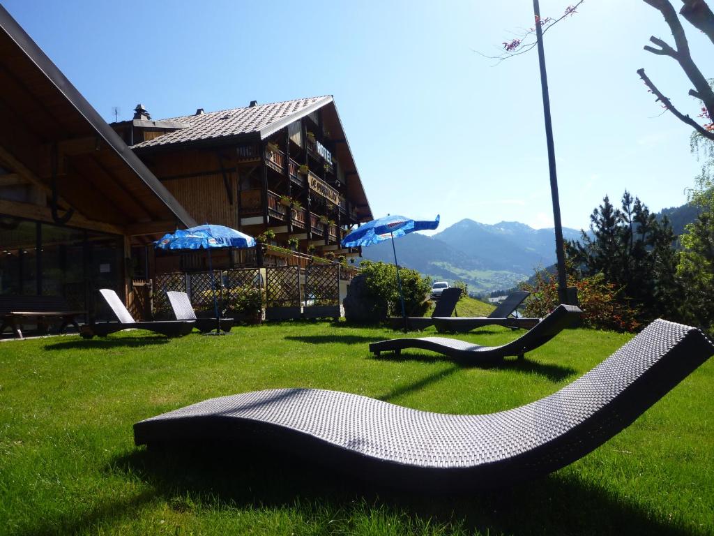 Nespecifikovaný výhled na hory nebo výhled na hory při pohledu z hotelu