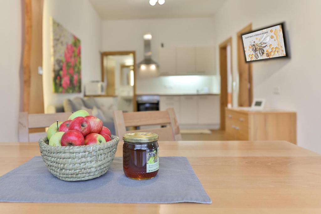 Kronhofer – Apartments & Erlebnis-Imkerei - 3