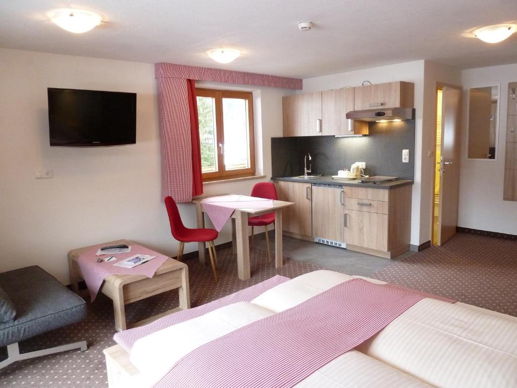Kuchyň nebo kuchyňský kout v ubytování Alpina Appartements