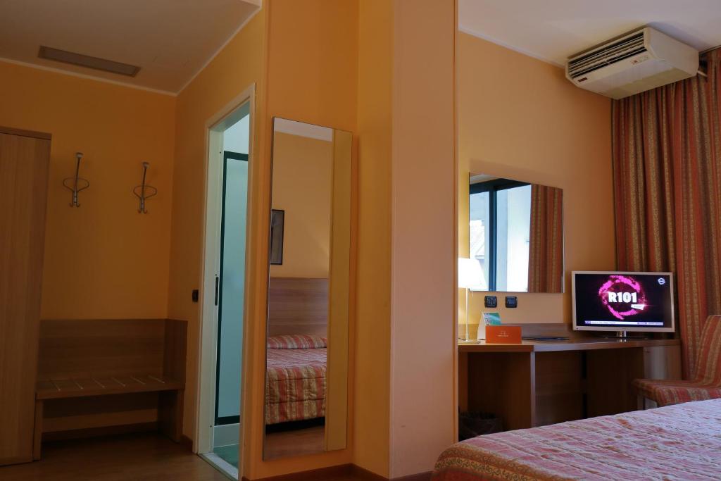 TV a/nebo společenská místnost v ubytování Hotel Romanisio