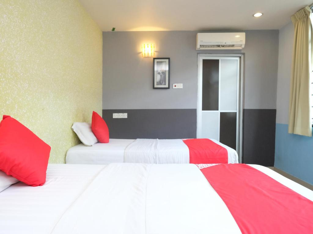 Postel nebo postele na pokoji v ubytování Hotel De' Tees, Masai Utama