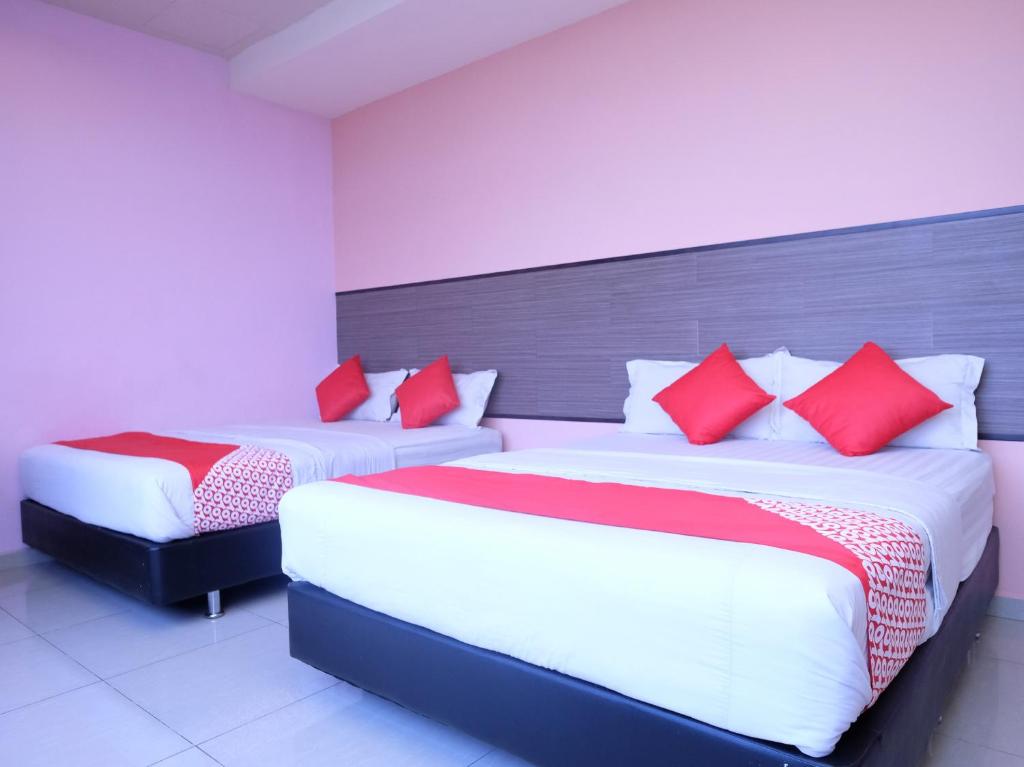 Postel nebo postele na pokoji v ubytování Hotel De' Tees, Masai Utama