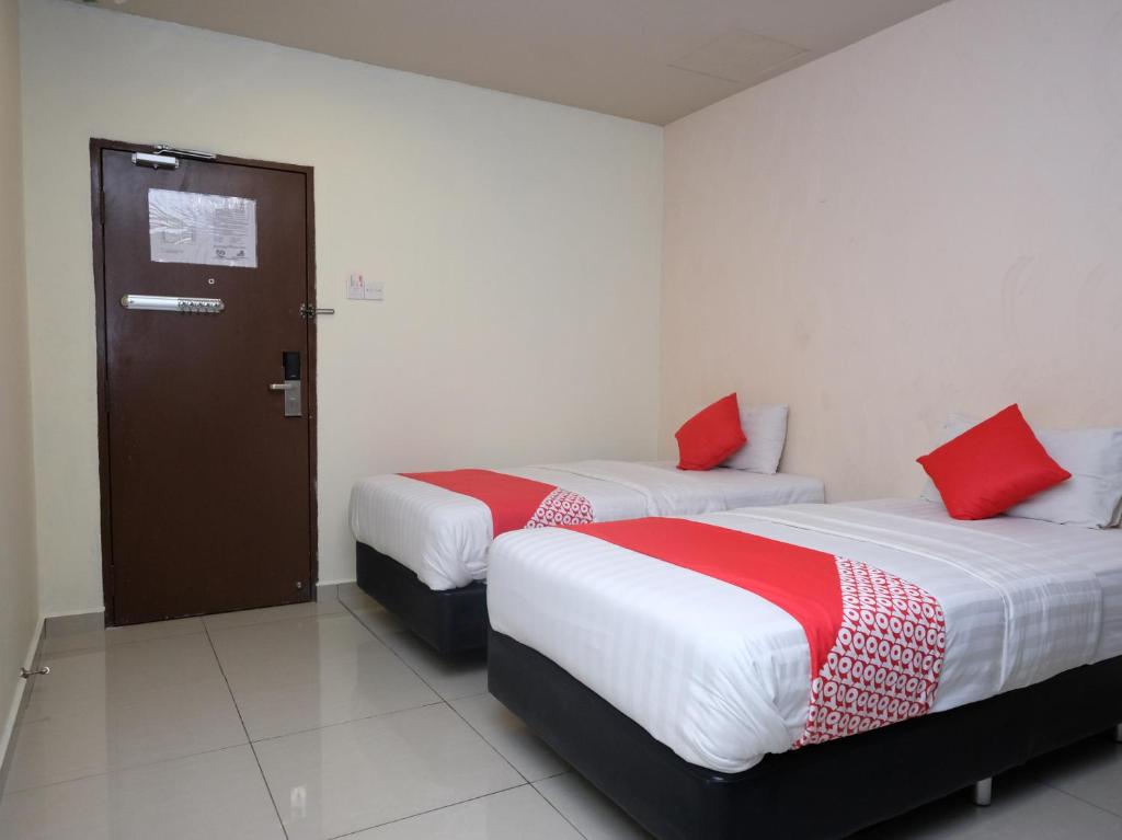Postel nebo postele na pokoji v ubytování Hotel De' Tees, Masai Utama