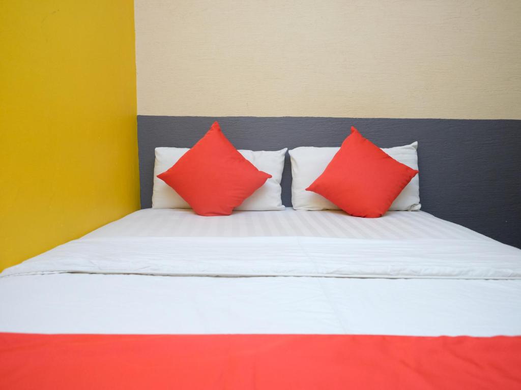 Postel nebo postele na pokoji v ubytování Hotel De' Tees, Masai Utama