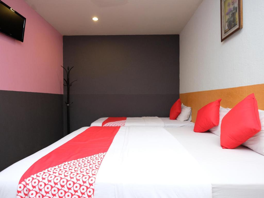 Postel nebo postele na pokoji v ubytování Hotel De' Tees, Masai Utama