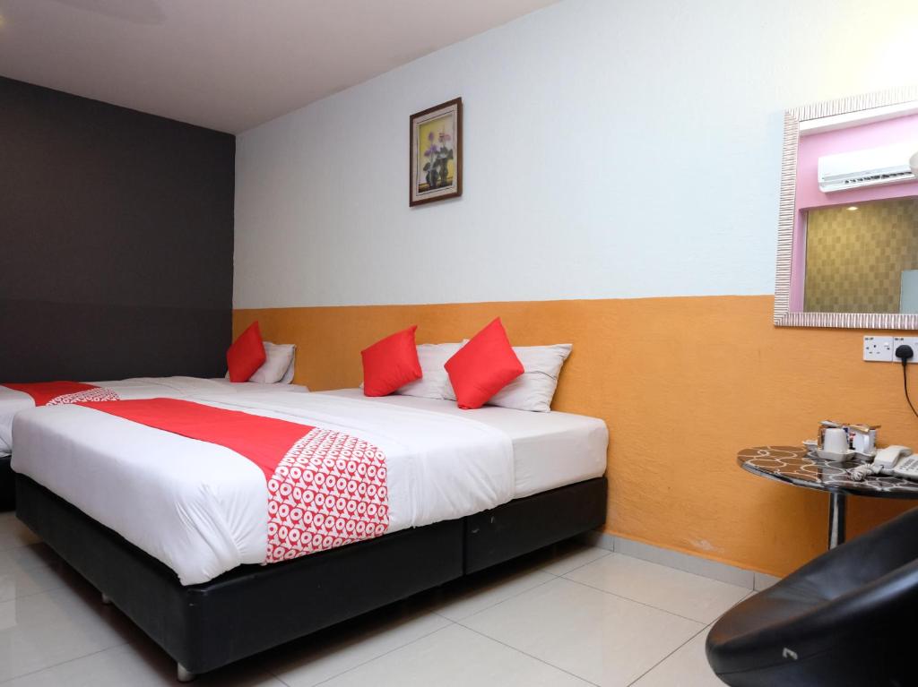 Postel nebo postele na pokoji v ubytování Hotel De' Tees, Masai Utama