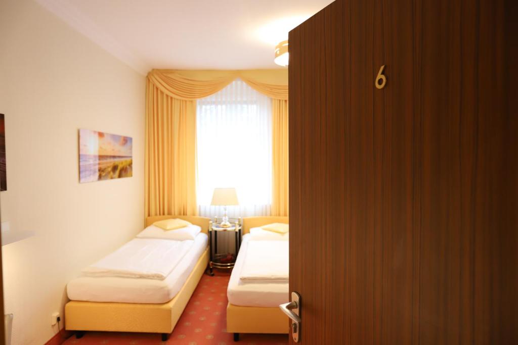 Postel nebo postele na pokoji v ubytování Hotel Modena