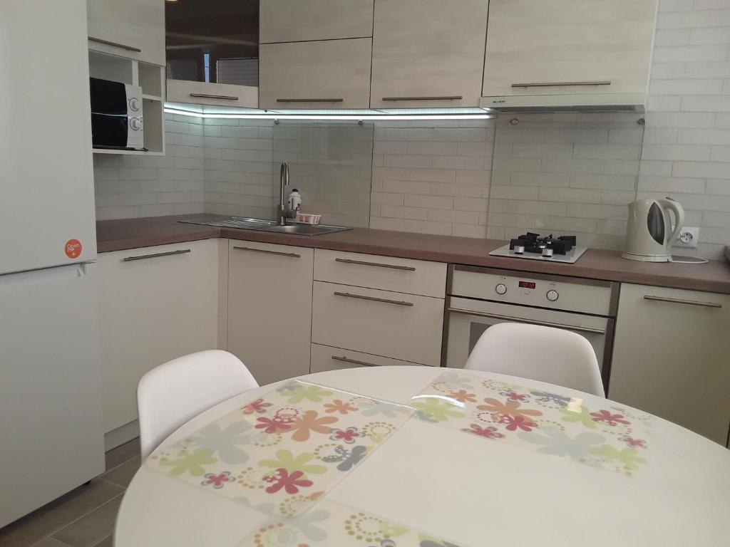 Kuchyň nebo kuchyňský kout v ubytování LBE apartments