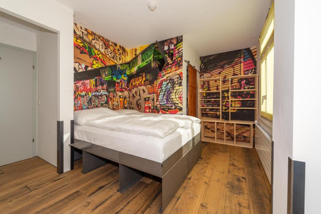 a bed in a room with a painting on the wall at Boutique Hotel BS16 before Bern City Parking gratis in Bern