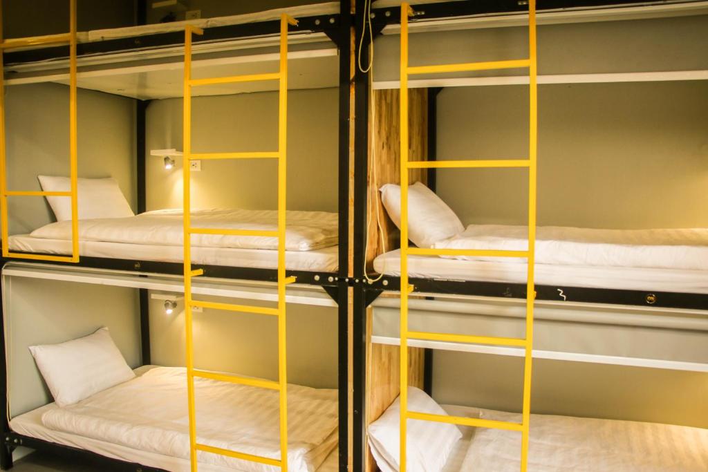Postel nebo postele na pokoji v ubytování Hanoi Banana Hostel