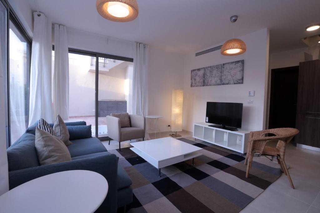TV a/nebo společenská místnost v ubytování Tala Bay Residence - Families Only