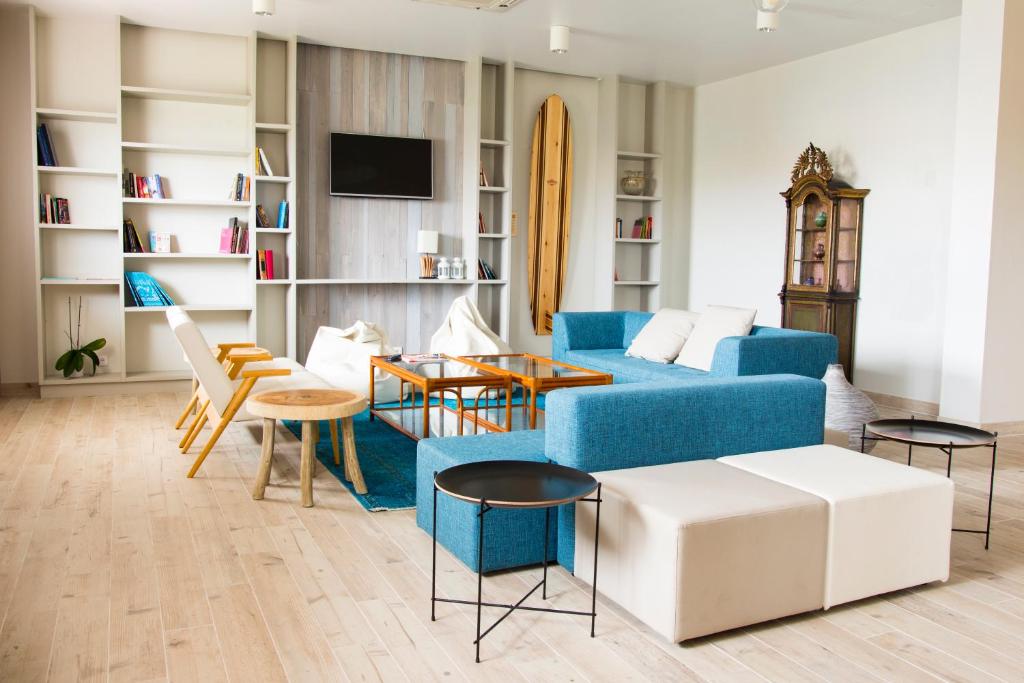 a living room with a blue couch and a table at Star inn Peniche in Peniche