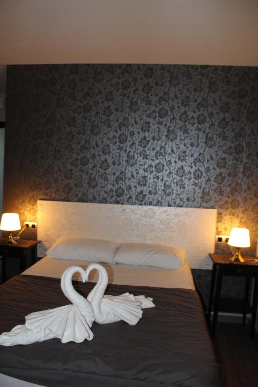Postel nebo postele na pokoji v ubytování BCN Condal Hostal