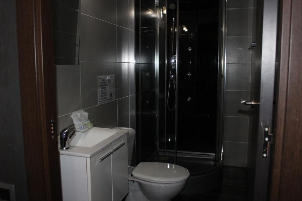 Koupelna v ubytování BCN Condal Hostal