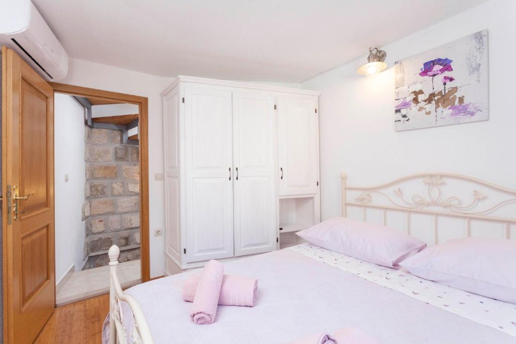 Posteľ alebo postele v izbe v ubytovaní Holiday home Lavanda Grubisic Tucepi