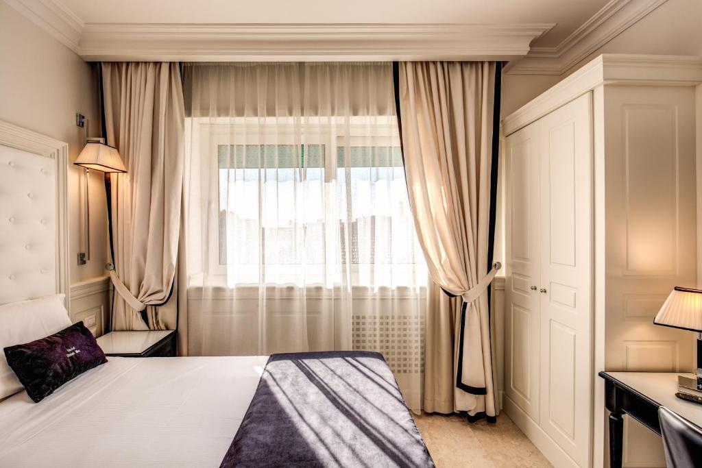Postel nebo postele na pokoji v ubytování Hotel Domus Mea