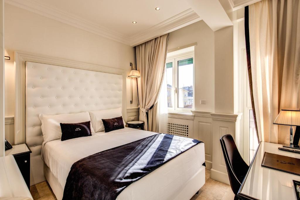 Postel nebo postele na pokoji v ubytování Hotel Domus Mea