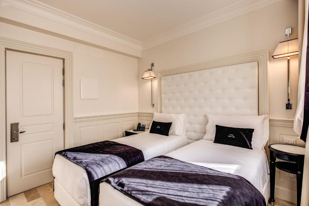 Postel nebo postele na pokoji v ubytování Hotel Domus Mea