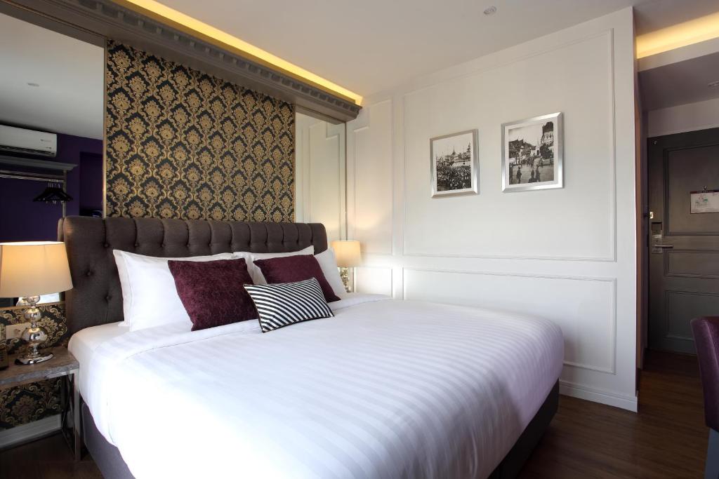 Villa De Khaosan by Chillax - Classic Double Room Street View