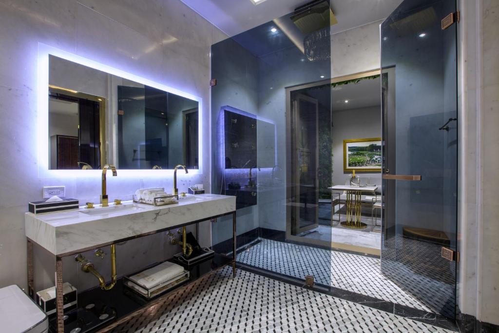 Koupelna v ubytování O:LV Fifty Five Hotel - Adults Only