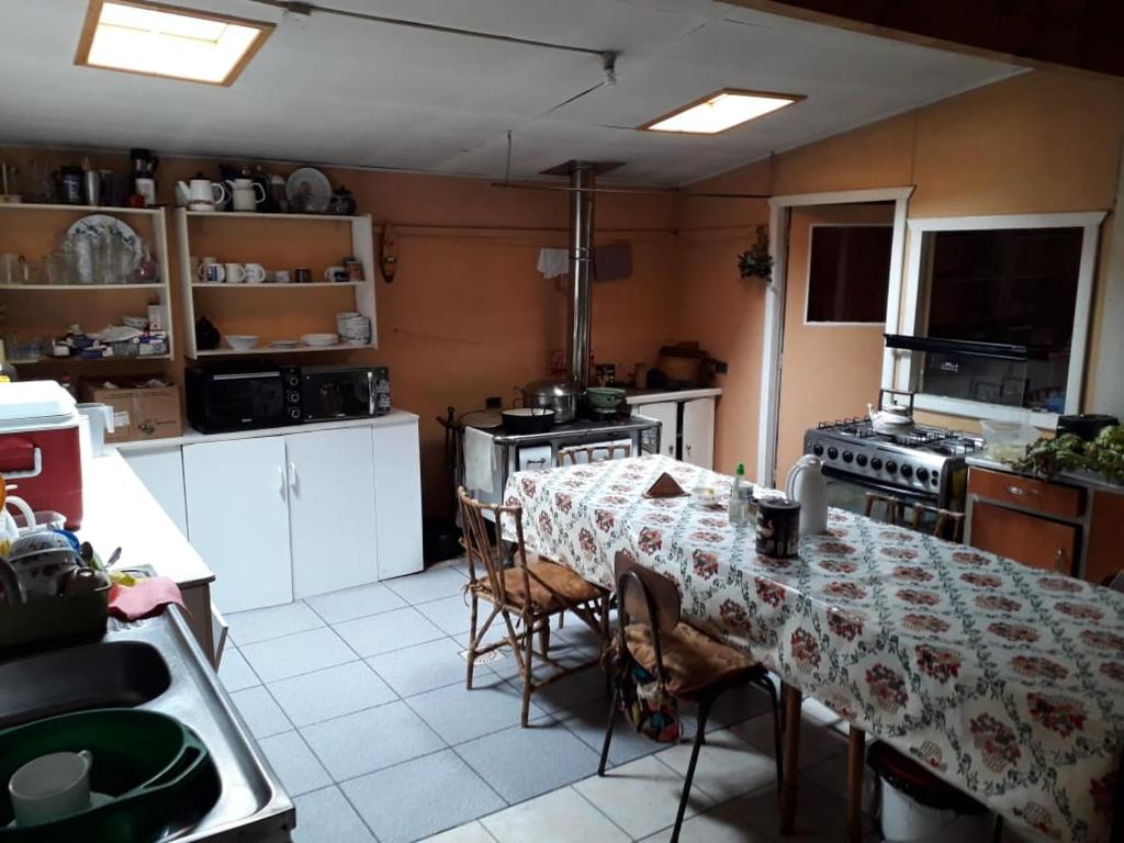Kuchyň nebo kuchyňský kout v ubytování Hostal Rayen