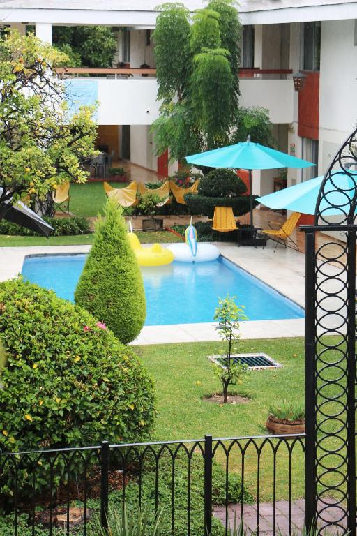 Bazén v ubytování Hotel Isabel nebo v jeho okolí