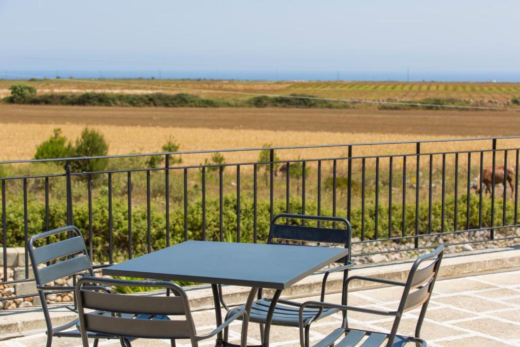 Balkon lub taras w obiekcie Agriturismo La Palascìa Masseria Agreste