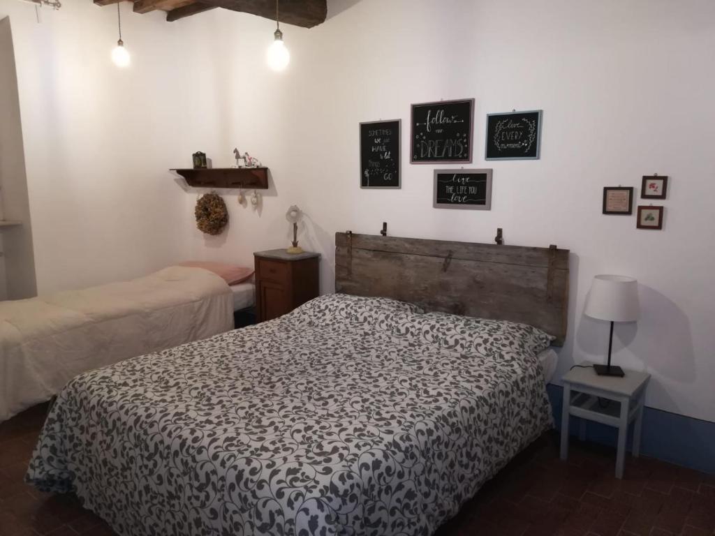 a bedroom with a bed with a black and white comforter at Da Mati e Marta in Piaggiori