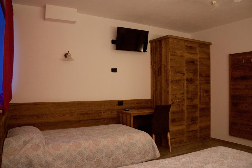 Postel nebo postele na pokoji v ubytování Hotel Beau Sejour