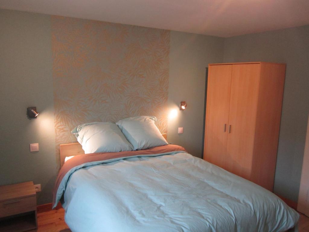 Postel nebo postele na pokoji v ubytování Gîte Faubourg des Pierres