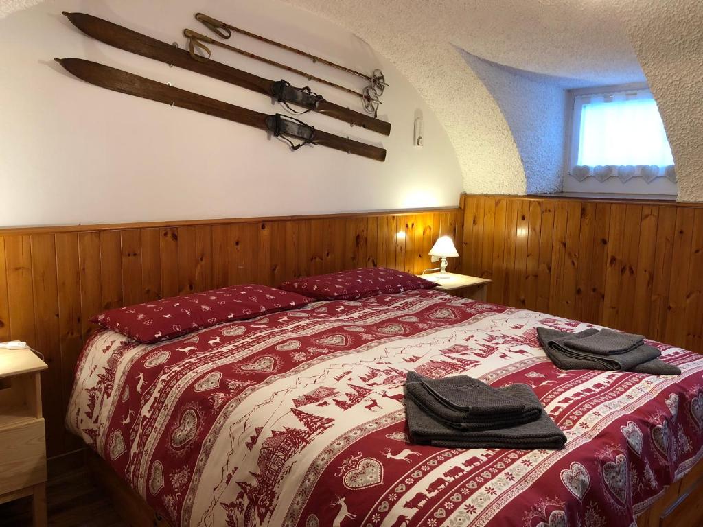 Łóżko lub łóżka w pokoju w obiekcie La stube degli sciatori