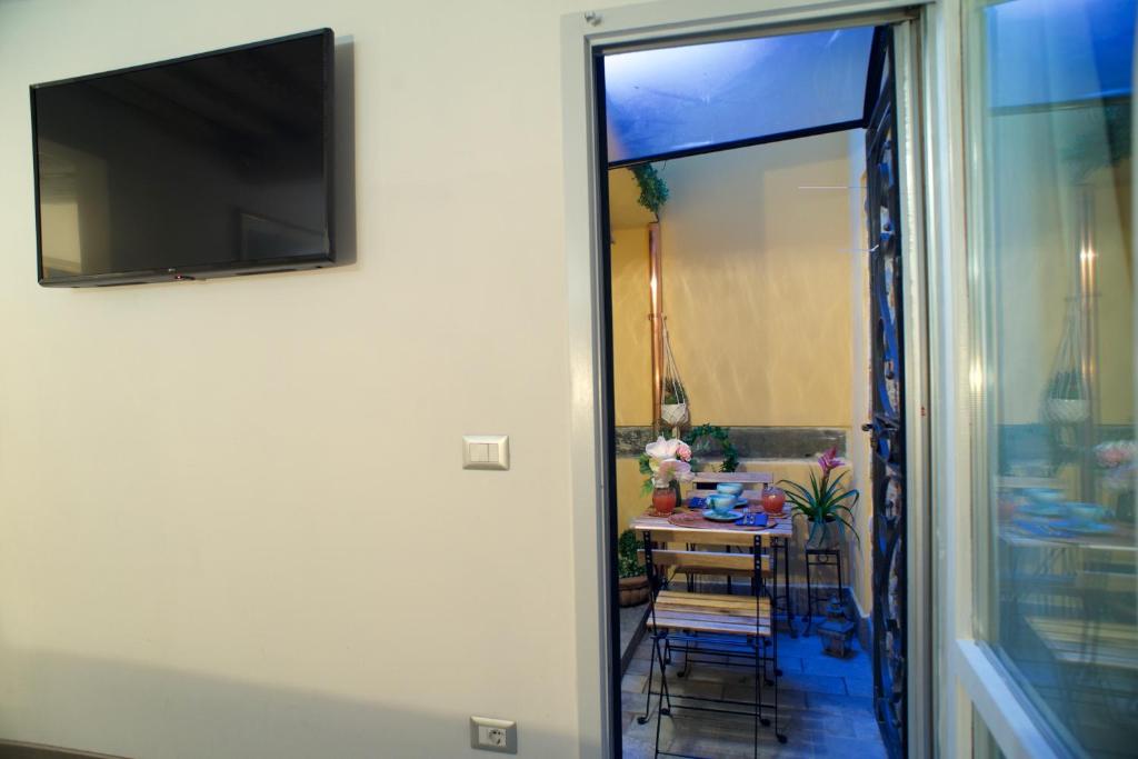 Televízia a/alebo spoločenská miestnosť v ubytovaní Giselle Suite - Brand new flat in Santa Maria Novella