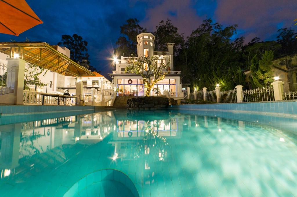 Bazén v ubytování Lamarque Dalat Villa nebo v jeho okolí