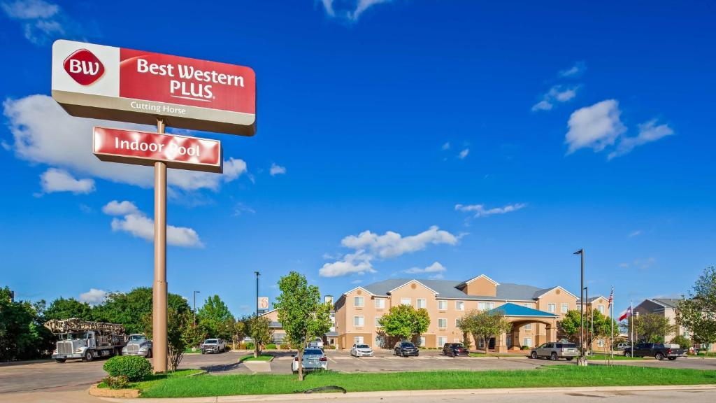 a best western plus sign in front of a building at Best Western Plus Cutting Horse Inn & Suites in Weatherford