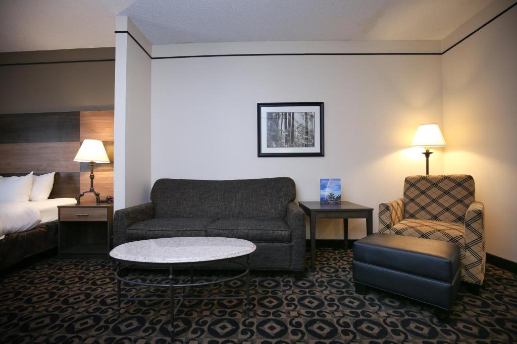 Quality Inn & Suites Boone - University Area - King Suite - Niet Roken