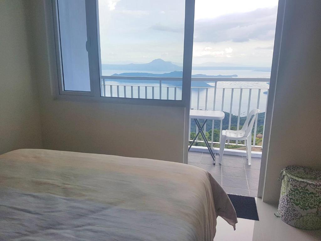 Blowing in the Wind - Lake View Apartments - 