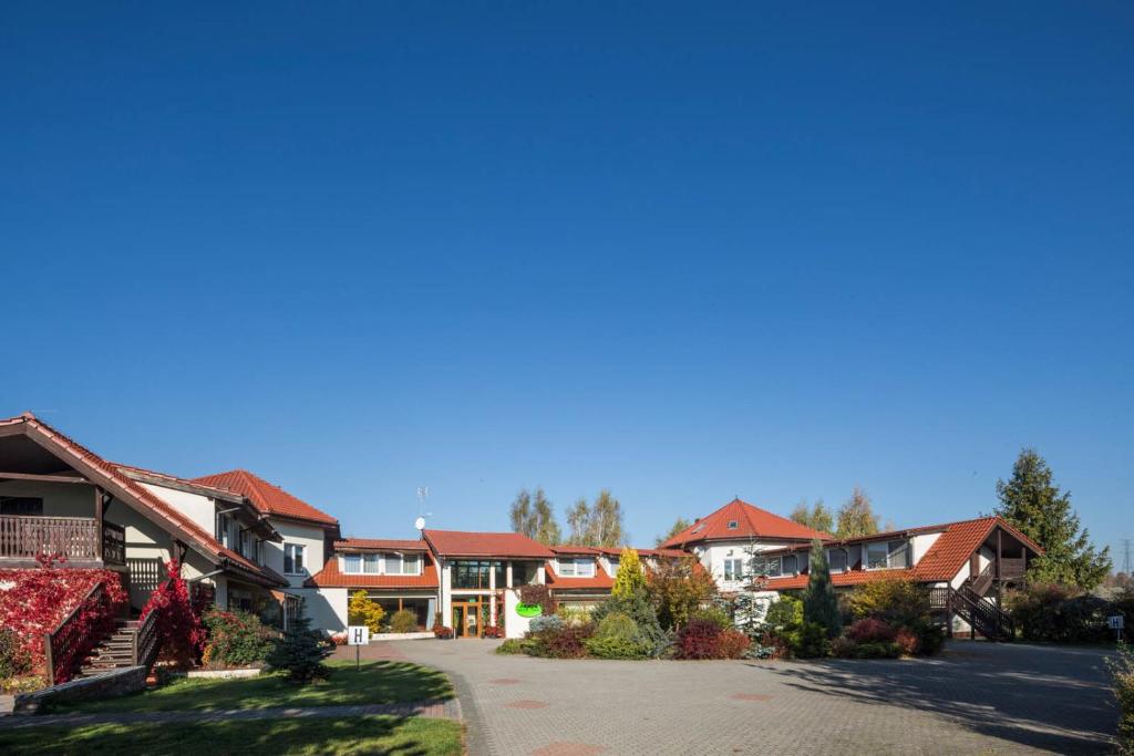 a row of houses with a driveway in front of them at Noce i Dnie in Postołowo