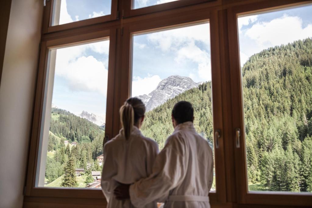 Nespecifikovaný výhled na hory nebo výhled na hory při pohledu z hotelu