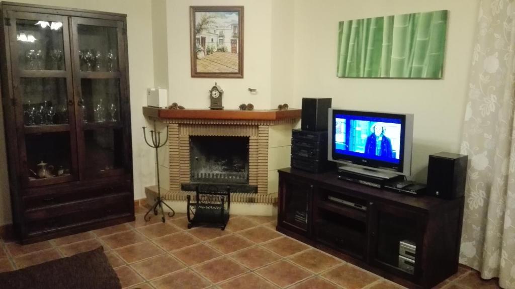 TV a/nebo společenská místnost v ubytování Cortijo Rural Los Gonzalez