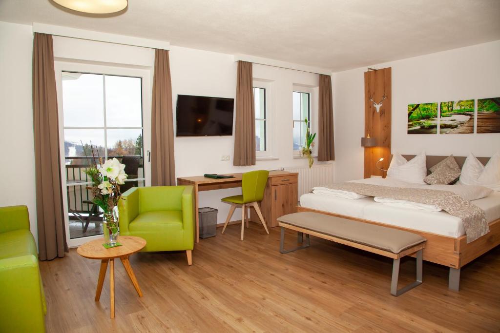 Postel nebo postele na pokoji v ubytování Hotel Irmgard