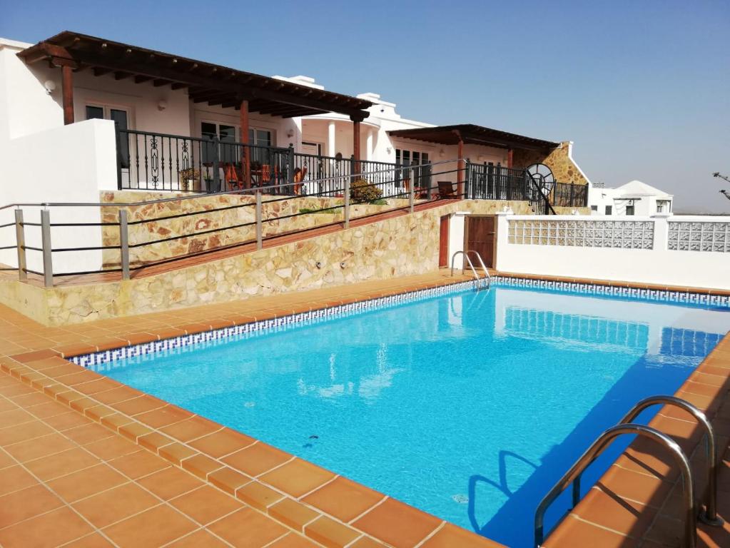 a swimming pool on the roof of a house at Villa Miramar, Güime in Güime