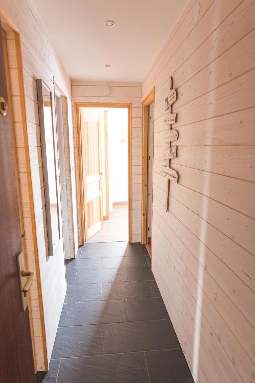 Fotografie z fotogalerie ubytování Résidence Campredon - Décoration typique - 25m2 de Terrasse aménagée plein sud avec vue panoramique - Internet - Jardin - Parking - Navette - Linge et Ménage en options payantes v destinaci Font-Romeu
